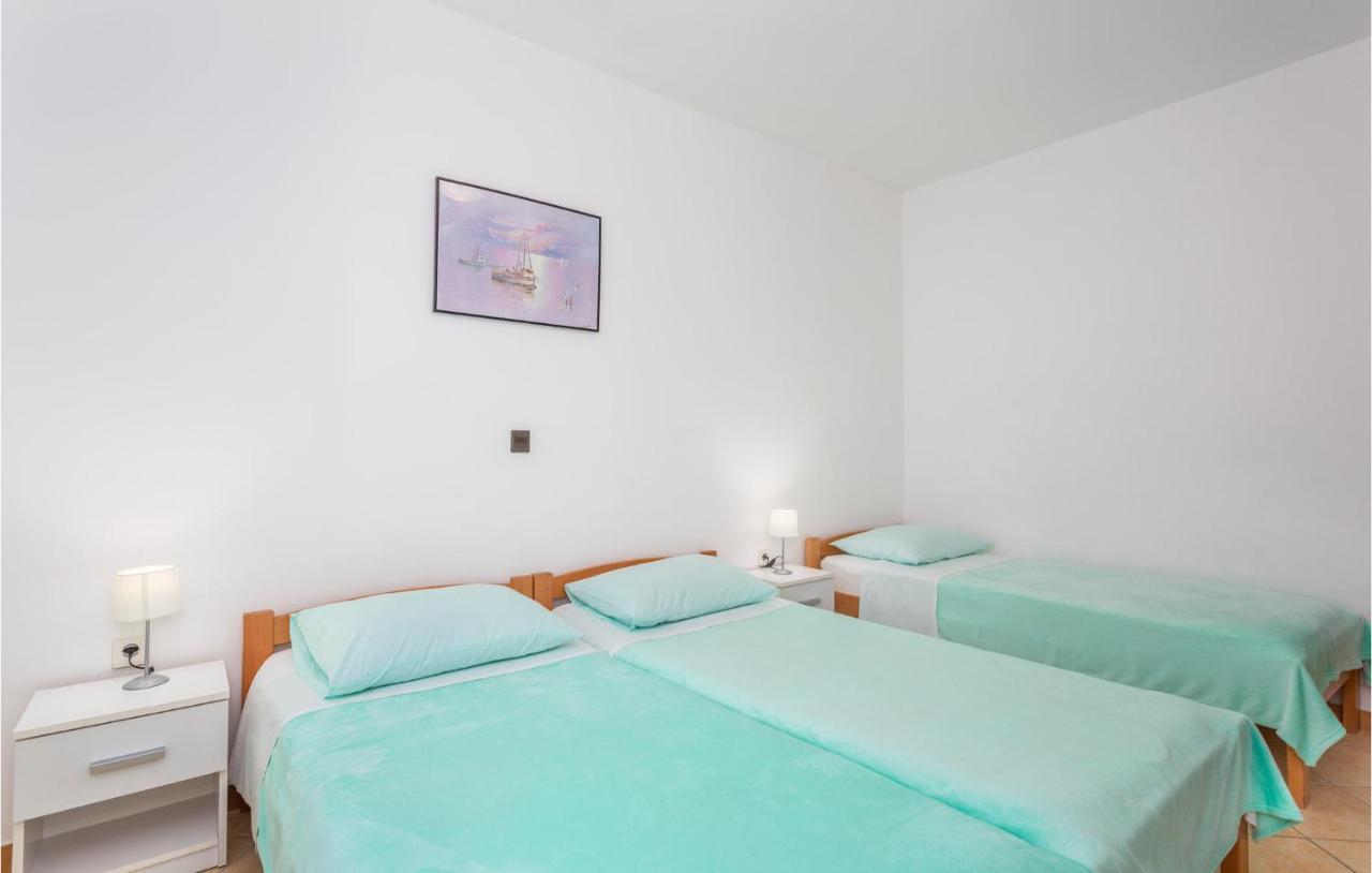 2 Bedroom Beautiful Apartment In Omisalj Exterior photo