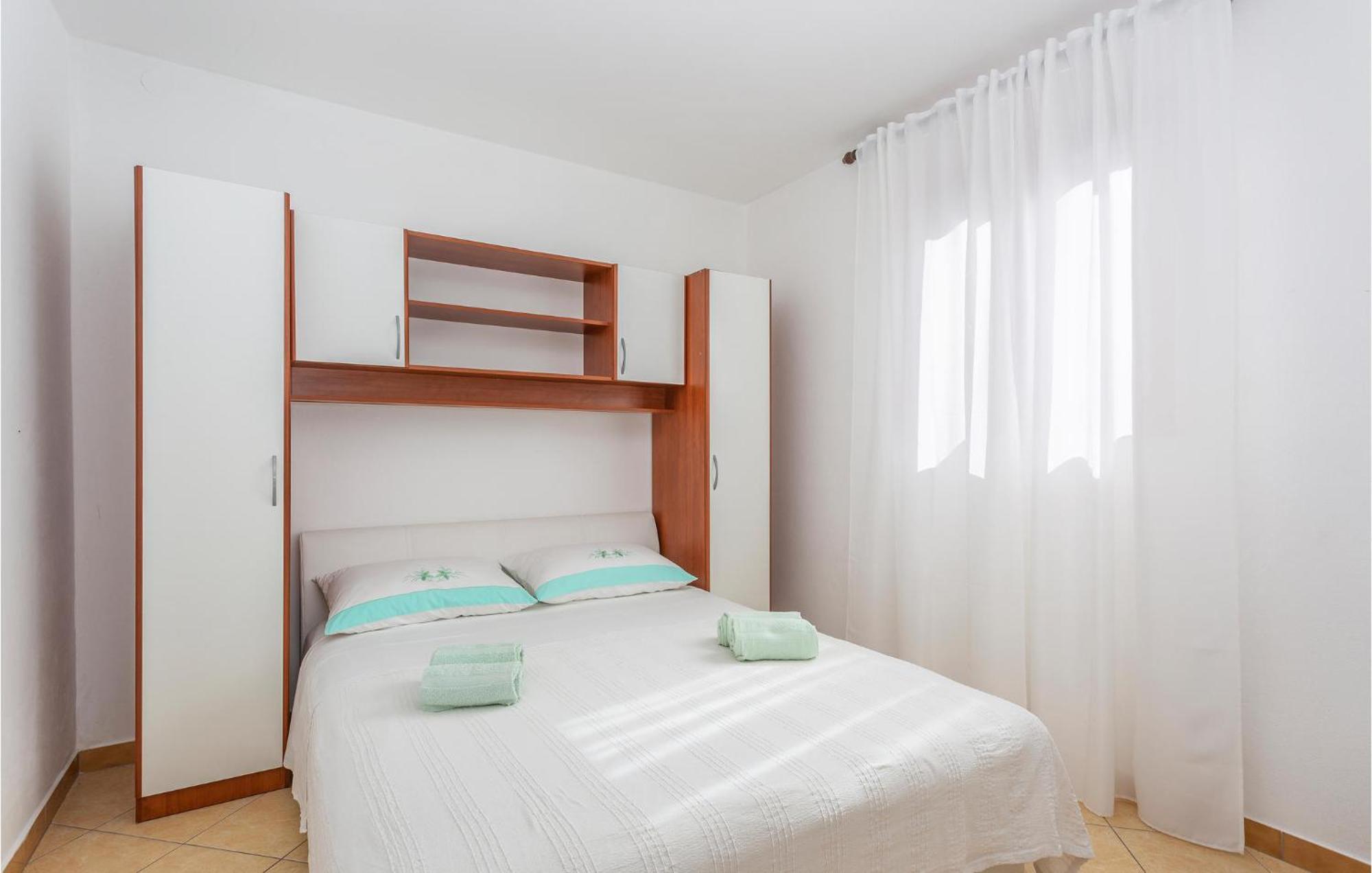 2 Bedroom Beautiful Apartment In Omisalj Exterior photo